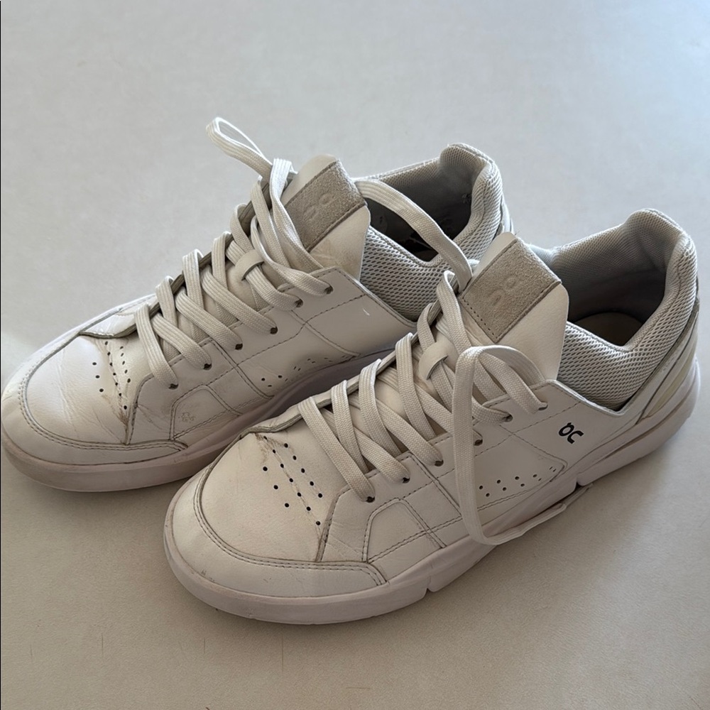 On Cloud Women’s tennis shoes!